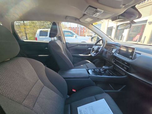 Used 2025 Nissan Rogue SV image 10