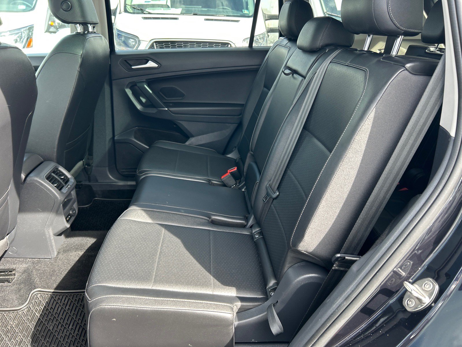 Used 2020 Volkswagen Tiguan SE w/ Panoramic Sunroof Package AWD/4WD image 9