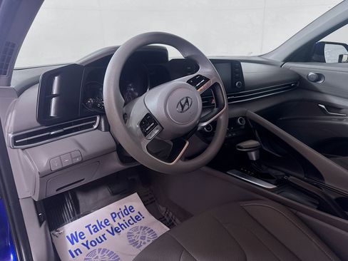 Used 2023 Hyundai Elantra SEL FWD image 9