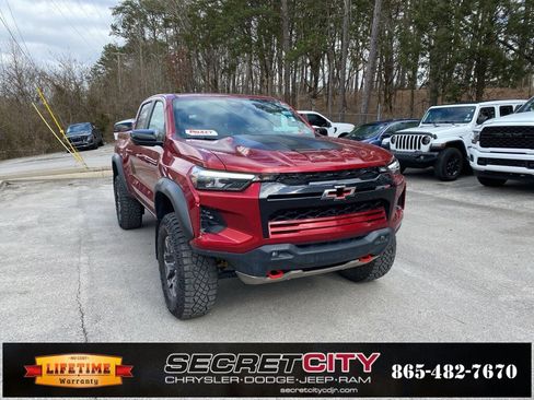 Used 2025 Chevrolet Colorado ZR2 w/ Technology Package image 3