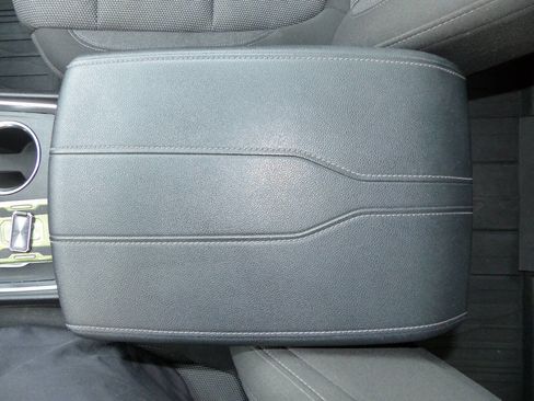Used 2022 Chevrolet Traverse LT FWD image 61