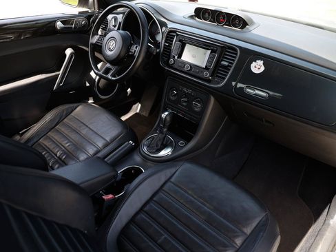Used 2013 Volkswagen Beetle 2.0T FWD image 18