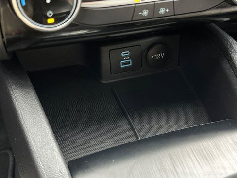 Used 2022 Ford Escape SE w/ SE Sport Appearance Package image 34