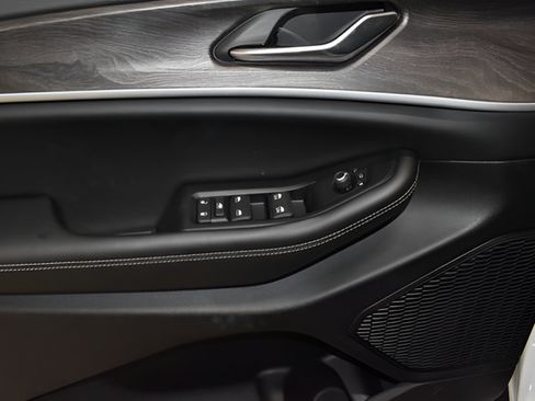 New 2026 Jeep Grand Cherokee Altitude AWD/4WD image 27