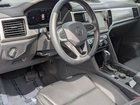 Used 2023 Volkswagen Atlas Cross Sport SE w/ Panoramic Sunroof Package AWD/4WD image 16