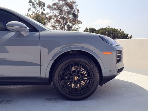 New 2026 Porsche Cayenne Coupe AWD/4WD image 11