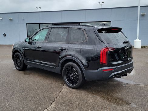 Used 2022 Kia Telluride EX w/ EX Premium Package image 3