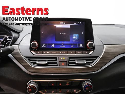 Used 2025 Nissan Altima 2.5 SV FWD image 12