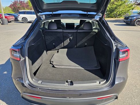 Used 2024 Tesla Model Y Long Range RWD image 19