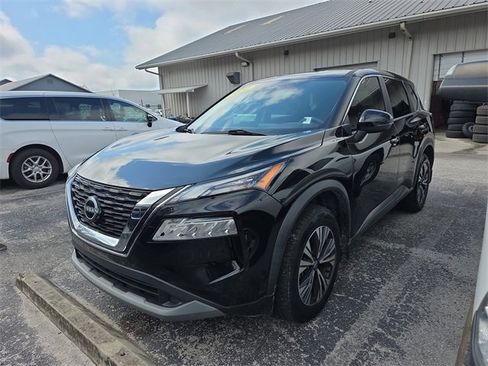 Used 2022 Nissan Rogue SV image 2