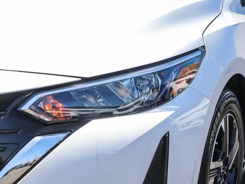 Used 2024 Nissan Sentra SV FWD image 8