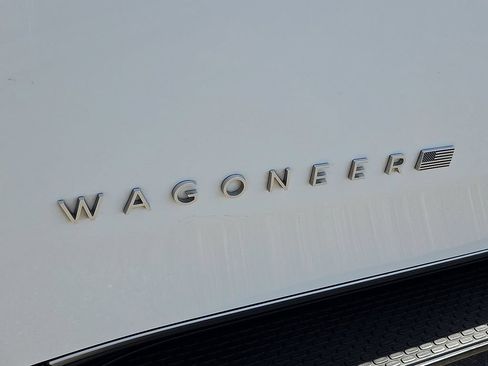 Used 2023 Jeep Wagoneer 4WD w/ Premium Group I image 10