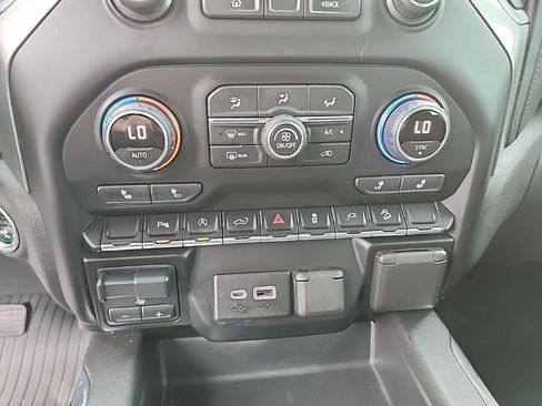Used 2020 Chevrolet Silverado 1500 RST AWD/4WD image 20