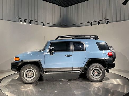 Used 2014 Toyota FJ Cruiser 4WD image 8
