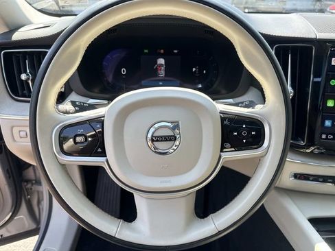 Used 2022 Volvo XC60 B5 Inscription w/ Advanced Package FWD image 27