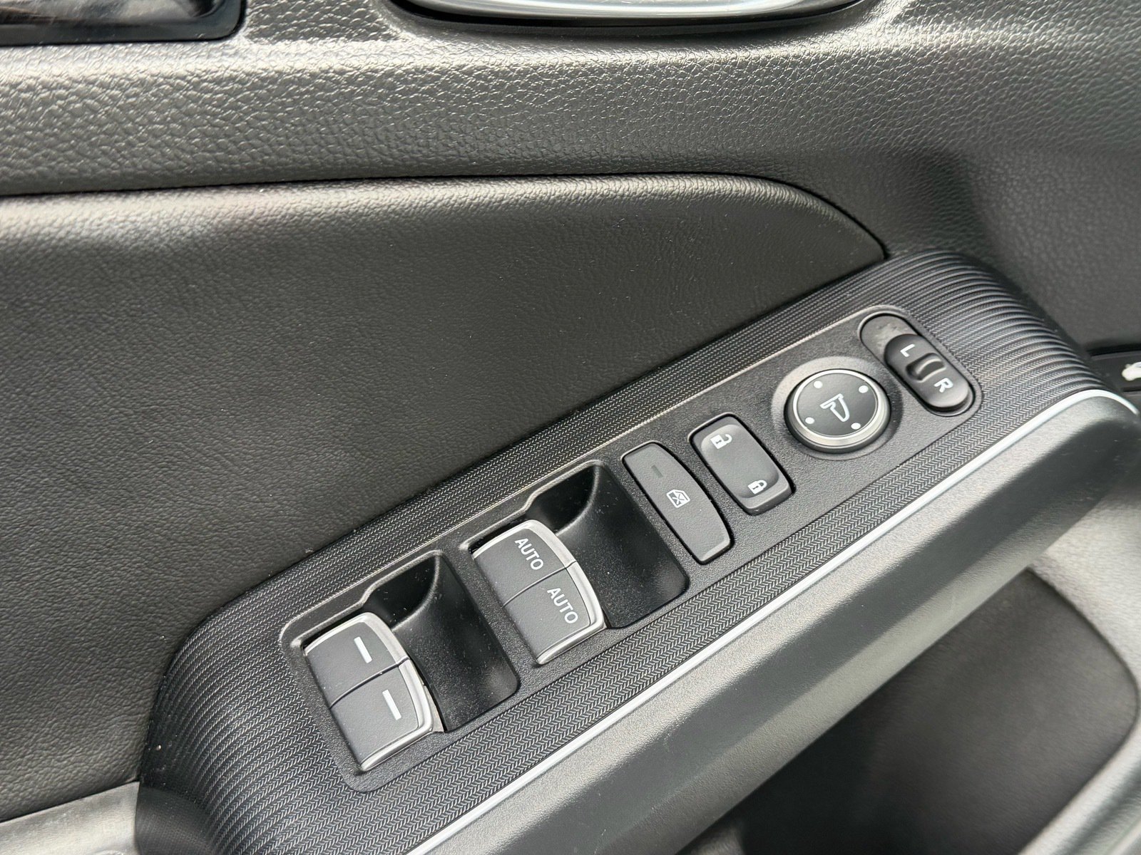 Used 2025 Honda Civic Sport image 25