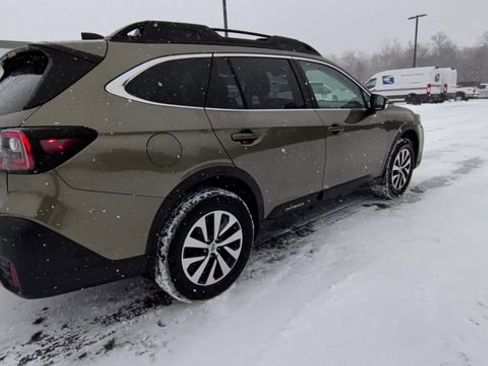 Used 2020 Subaru Outback Premium image 9