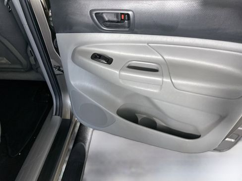 Used 2013 Toyota Tacoma PreRunner w/ SR5 Pkg image 26