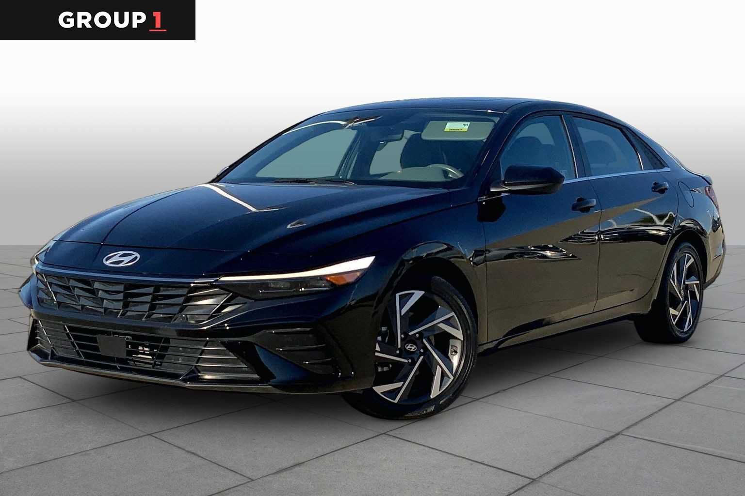 Used 2025 Hyundai Elantra SEL FWD image 1