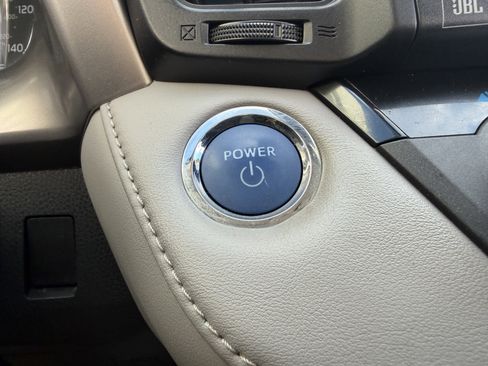 Used 2018 Toyota RAV4 Limited image 45