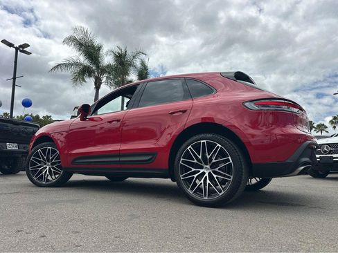 Used 2024 Porsche Macan w/ Premium Plus Package AWD/4WD image 3