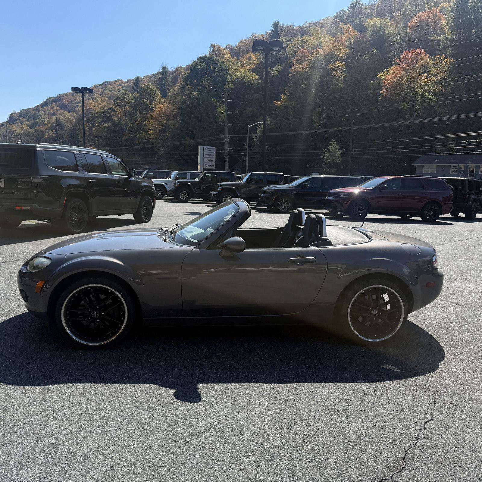 Used 2006 MAZDA MX-5 Miata Touring RWD image 4