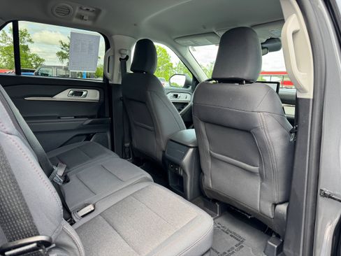 Used 2025 Ford Explorer Active AWD/4WD image 16