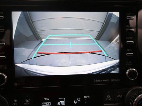 Used 2021 Toyota Highlander XLE image 26