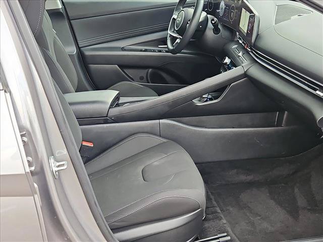 Used 2025 Hyundai Elantra SEL FWD image 22