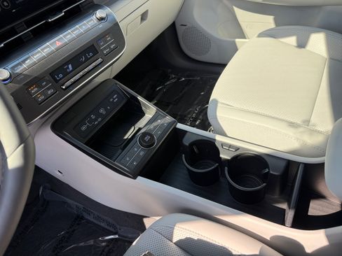 Certified 2025 Hyundai Kona Limited FWD image 13