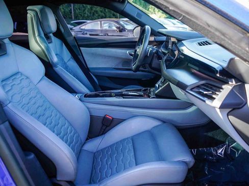 Used 2023 Audi e-tron GT Prestige image 16