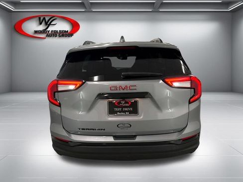 Used 2024 GMC Terrain SLE w/ Driver Convenience Package FWD image 7