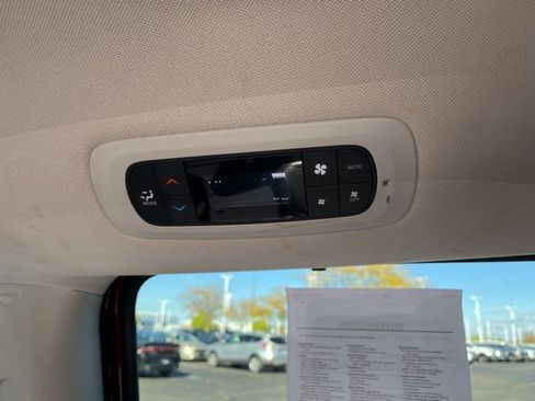 Used 2020 Chrysler Pacifica Touring-L image 17