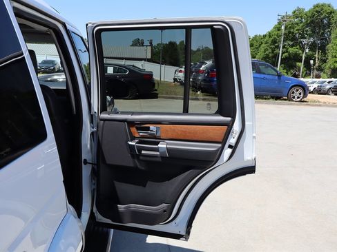Used 2016 Land Rover LR4 HSE LUX image 42
