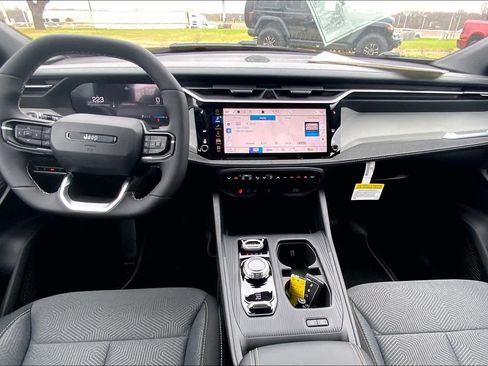 New 2026 Jeep Cherokee Laredo image 5