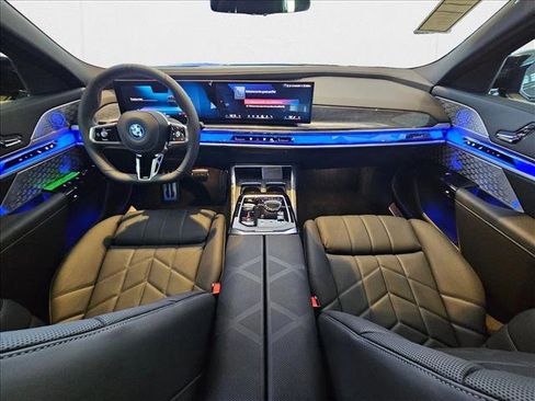 Used 2025 BMW i7 M70 image 11