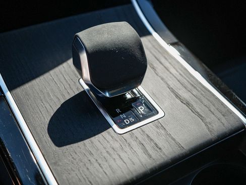 Certified 2025 Land Rover Range Rover Velar S AWD/4WD image 21