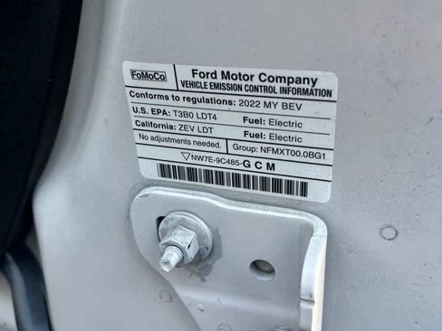 Used 2022 Ford F150 Lightning Pro image 9