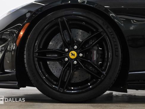 Used 2018 Ferrari 812 Superfast RWD image 6