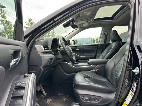 Used 2024 Toyota Highlander XLE image 21