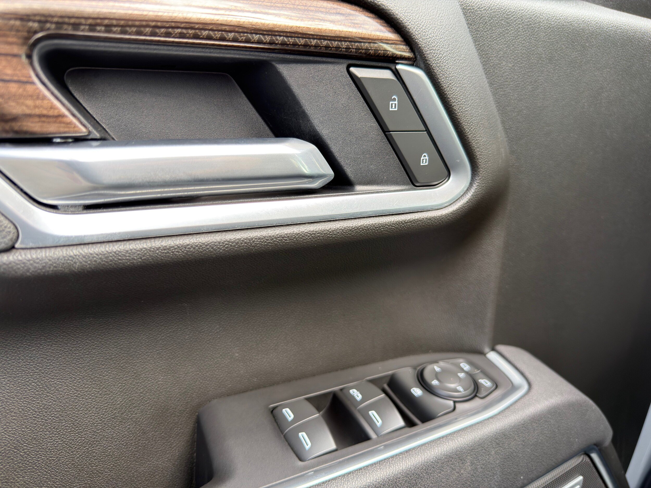 Used 2025 Chevrolet Silverado 1500 RST w/ Convenience Package II RWD image 30