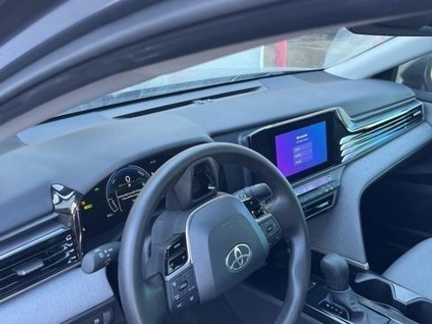 Used 2025 Toyota Camry SE image 13