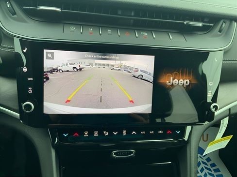 New 2026 Jeep Grand Cherokee Limited AWD/4WD image 24