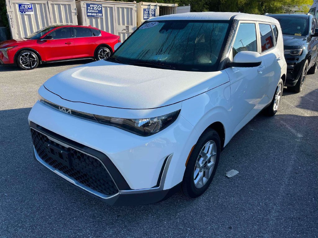 Used 2023 Kia Soul LX w/ LX Technology Package FWD image 4