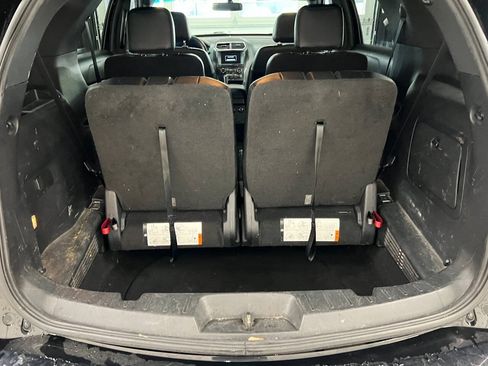 Used 2016 Ford Explorer XLT w/ Equipment Group 202A AWD/4WD image 13