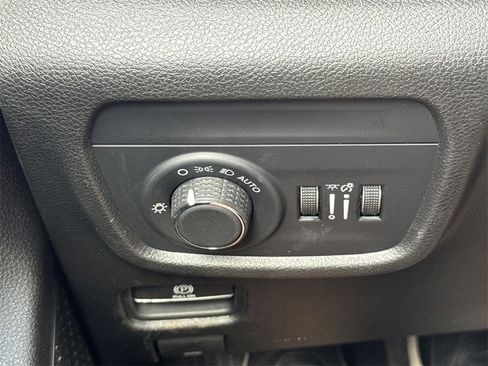 Used 2024 Jeep Grand Cherokee L Laredo image 16