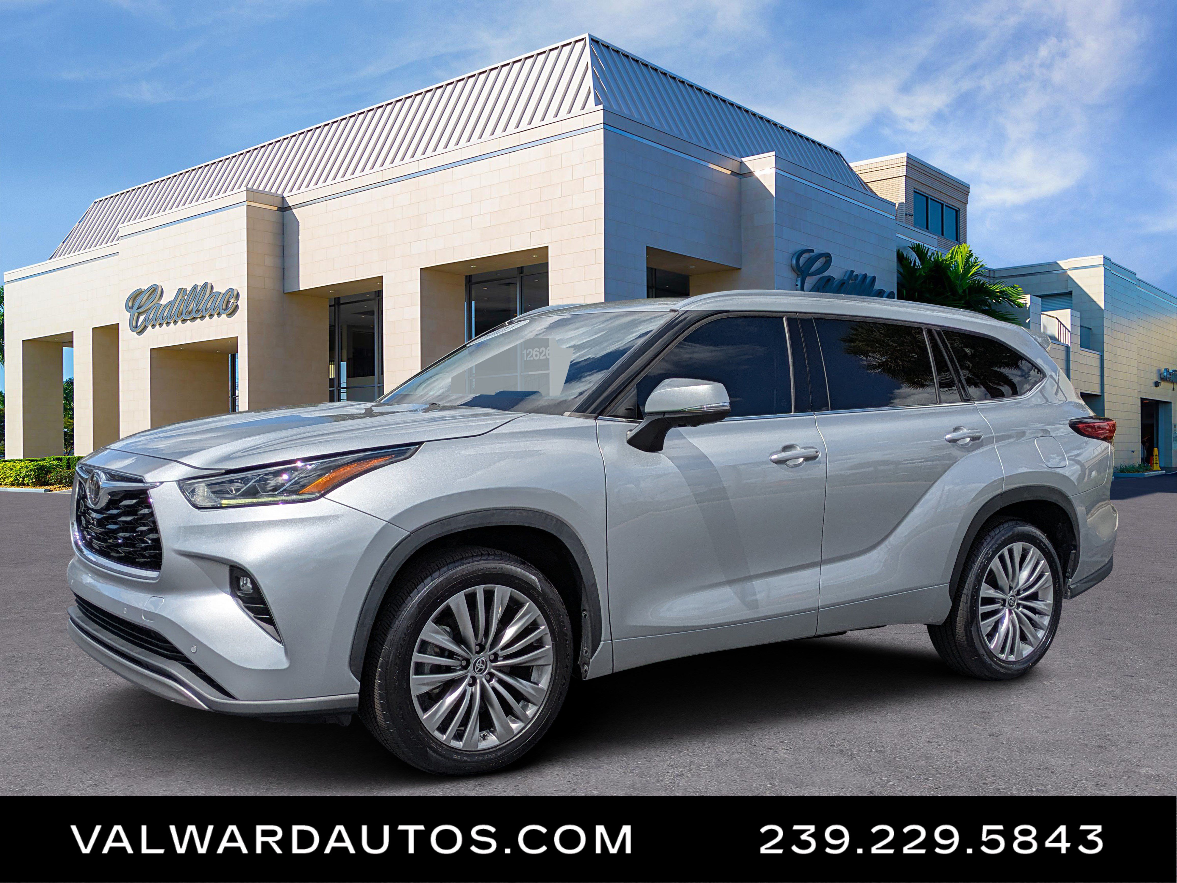 Used 2023 Toyota Highlander Platinum FWD image 1