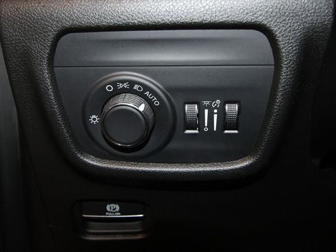 Used 2024 Jeep Grand Cherokee L Laredo image 9