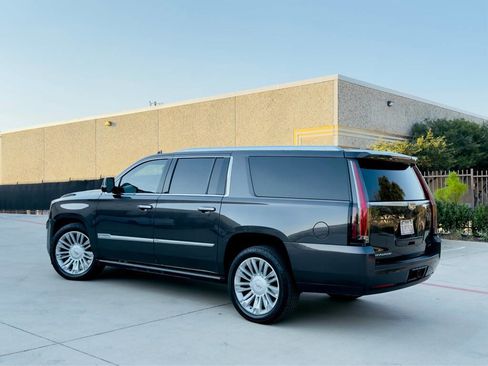 Used 2016 Cadillac Escalade ESV Platinum AWD/4WD image 5