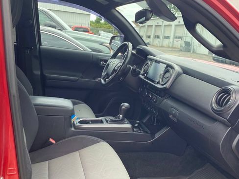Used 2021 Toyota Tacoma TRD Off-Road w/ Technology Package RWD image 17